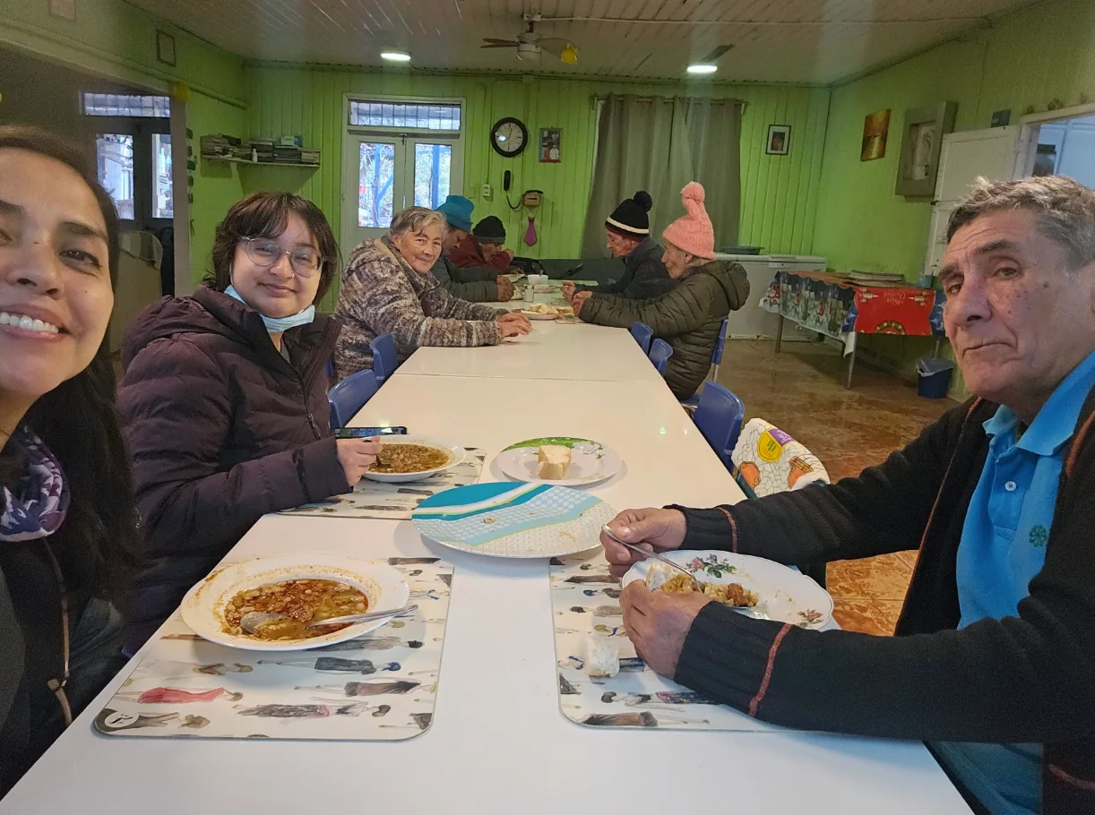 Almuerzo comunitario junto a vecinos del huerto